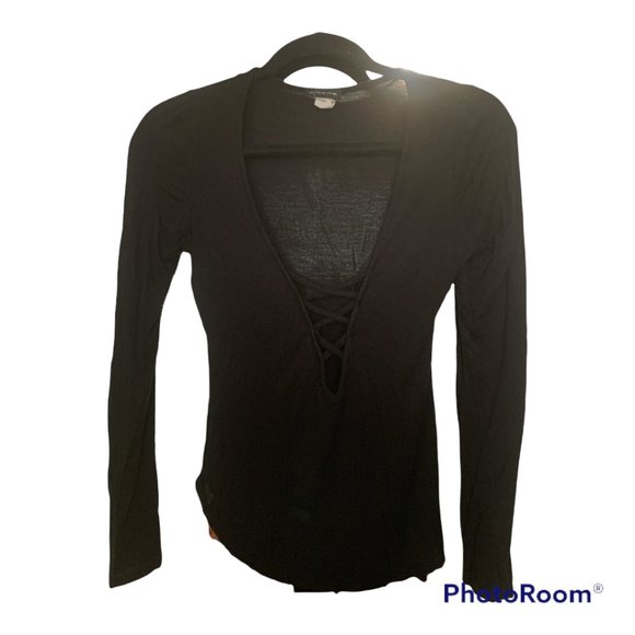 ✨SIRENS BLACK LOW NECKLINE CRISS CROSS LONG SLEEVE TOP - SIZE: US M - Picture 1 of 4